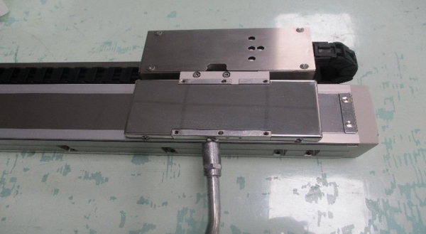 直線電機注油保養.jpg
